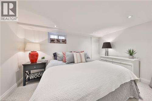 886 Whitney Drive, Mississauga, ON - Indoor Photo Showing Bedroom