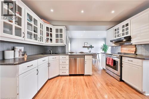 886 Whitney Drive, Mississauga, ON - Indoor Photo Showing Kitchen