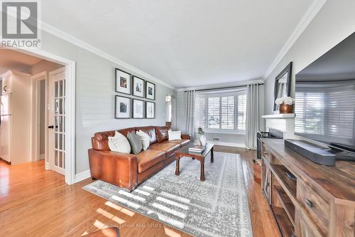886 Whitney Drive, Mississauga, ON - Indoor Photo Showing Living Room