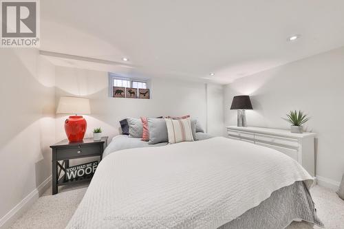 886 Whitney Drive, Mississauga, ON - Indoor Photo Showing Bedroom