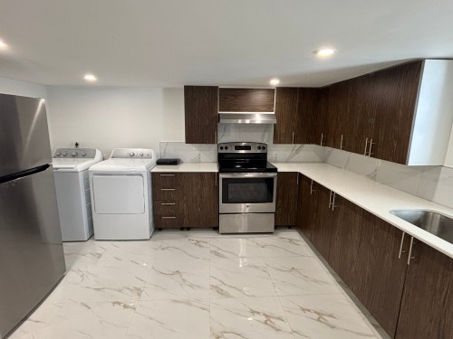 Kitchen - 4704A Av. Pierre-De Coubertin, Montréal (Mercier/Hochelaga-Maisonneuve), QC - Indoor Photo Showing Laundry Room