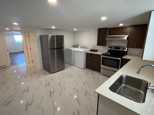 Interior - 4704A Av. Pierre-De Coubertin, Montréal (Mercier/Hochelaga-Maisonneuve), QC - Indoor Photo Showing Kitchen With Double Sink