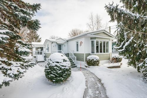 2 Rue des Pinsons  Venise-En-Québec, QC J0J 2K0