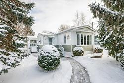 2 Rue des Pinsons  Venise-En-Québec, QC J0J 2K0