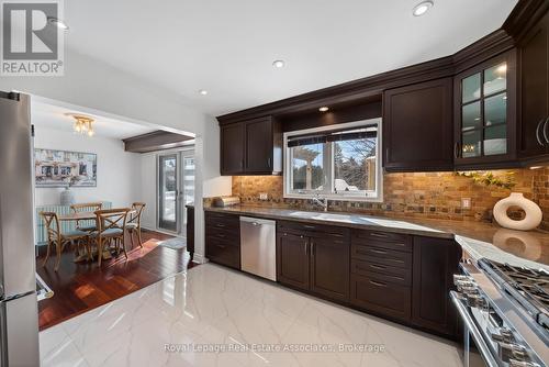 1550 Woodeden Drive, Mississauga, ON - Indoor Photo Showing Kitchen With Upgraded Kitchen