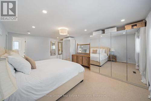 1550 Woodeden Drive, Mississauga, ON - Indoor Photo Showing Bedroom