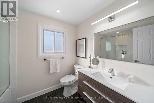 1550 Woodeden Drive, Mississauga, ON - Indoor Photo Showing Bathroom