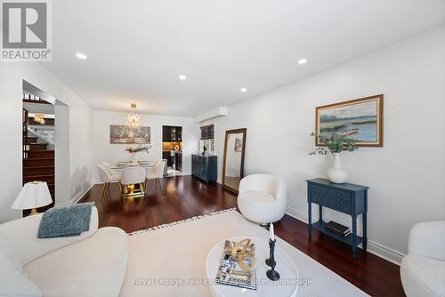1550 Woodeden Drive, Mississauga, ON - Indoor Photo Showing Living Room