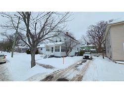 35 Winter AVE  Moncton, NB E1C 5X2
