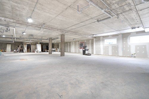 Garage - 11-20 Rue Larocque O., Sainte-Agathe-Des-Monts, QC - Indoor Photo Showing Garage