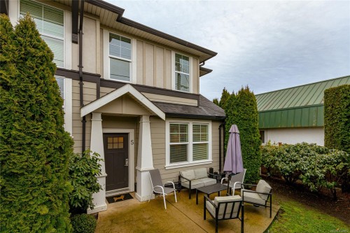 #5-3903 Douglas St, Saanich, BC 
