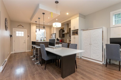 #5-3903 Douglas St, Saanich, BC 