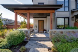 7864 Lochside Dr  Central Saanich, BC V8M 0B9