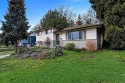 3410 Browning St  Saanich, BC V8P 4E1