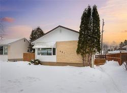 521 Chelsea AVE  Winnipeg, MB R2K 1A4