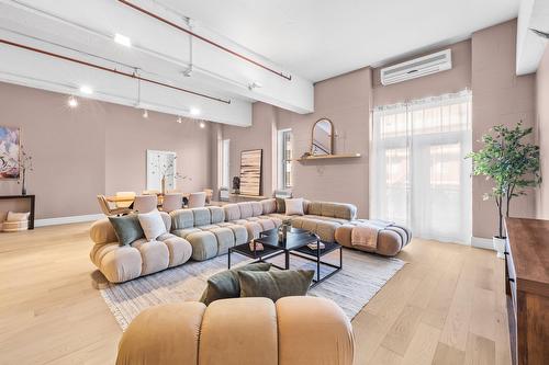 227-2801 Rue du Centre  Montréal (Le Sud-Ouest), QC H3K 3C4