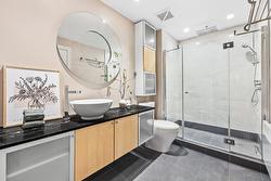 Salle de bains attenante à la CCP - 