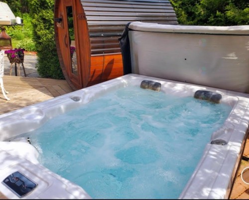 Spa - 14 2E Rue Du Domaine-Bavarois, Saint-Sauveur, QC - Outdoor