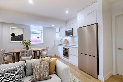 Salon - 1-10 Av. Rosemount, Westmount, QC - Indoor