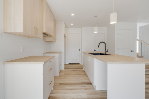 Kitchen - 3 Av. Du Rang-St-Ignace, Québec (Beauport), QC - Indoor Photo Showing Kitchen With Upgraded Kitchen