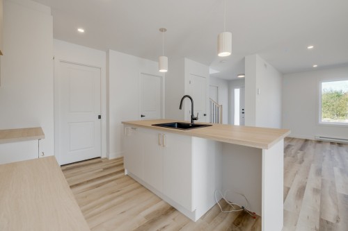 Kitchen - 3 Av. Du Rang-St-Ignace, Québec (Beauport), QC - Indoor Photo Showing Kitchen With Upgraded Kitchen