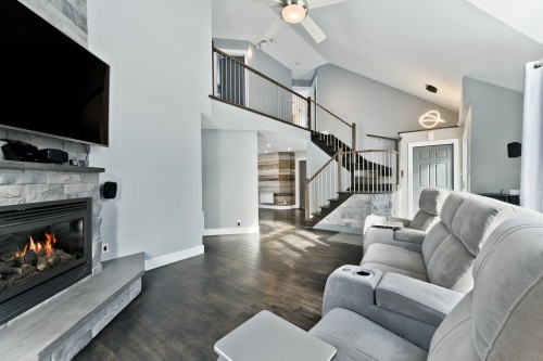 Living Room - 170 Rue Jean, Saint-Jean-Sur-Richelieu, QC - Indoor Photo Showing Living Room With Fireplace