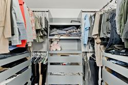 Walk-in closet - 