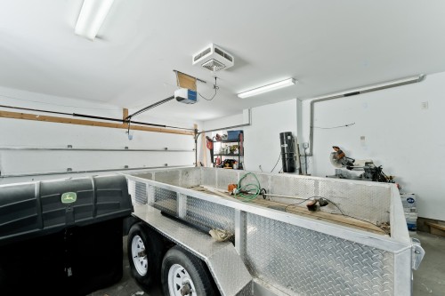 Garage - 170 Rue Jean, Saint-Jean-Sur-Richelieu, QC - Indoor Photo Showing Garage