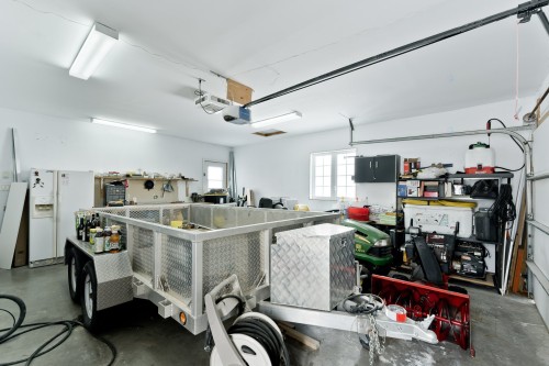 Garage - 170 Rue Jean, Saint-Jean-Sur-Richelieu, QC - Indoor Photo Showing Garage