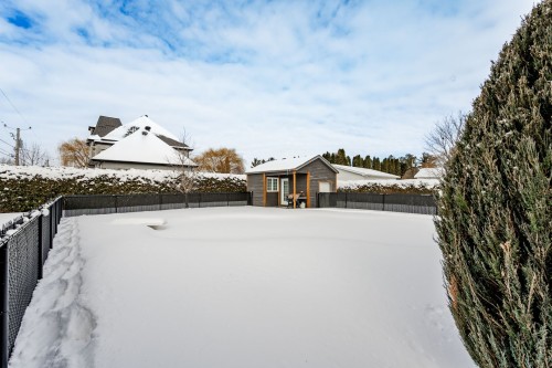 Courtyard - 170 Rue Jean, Saint-Jean-Sur-Richelieu, QC - Outdoor