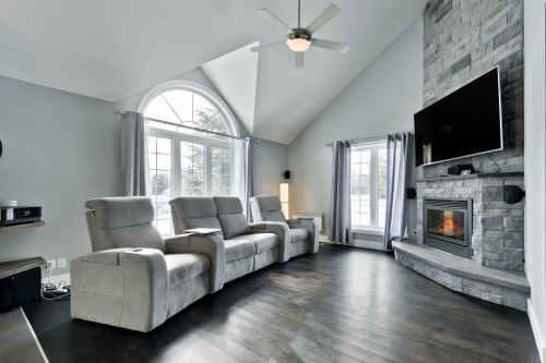 Living Room - 170 Rue Jean, Saint-Jean-Sur-Richelieu, QC - Indoor Photo Showing Living Room With Fireplace