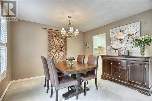 333 Dixon Boulevard, Newmarket, ON - Indoor Photo Showing Dining Room
