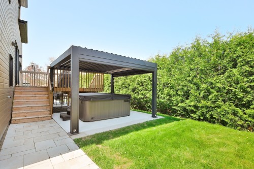 Spa - 628 Rue Théodore-Béchard, Saint-Jean-Sur-Richelieu, QC - Outdoor