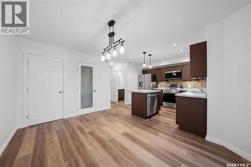 446 Geary Crescent, Saskatoon, SK - Indoor Photo Showing Kitchen