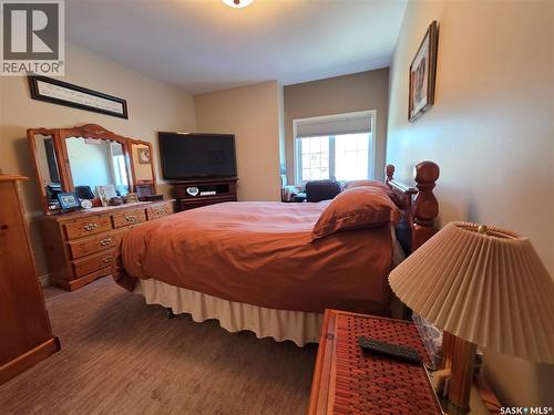 206 8Th Avenue Ne, Swift Current, SK - Indoor Photo Showing Bedroom