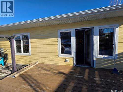 206 8Th Avenue Ne, Swift Current, SK - Outdoor With Exterior