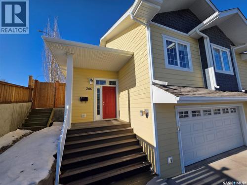 206 8Th Avenue Ne, Swift Current, SK - Outdoor With Exterior