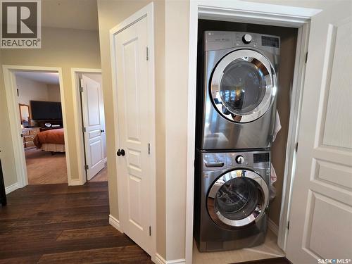 206 8Th Avenue Ne, Swift Current, SK - Indoor Photo Showing Laundry Room