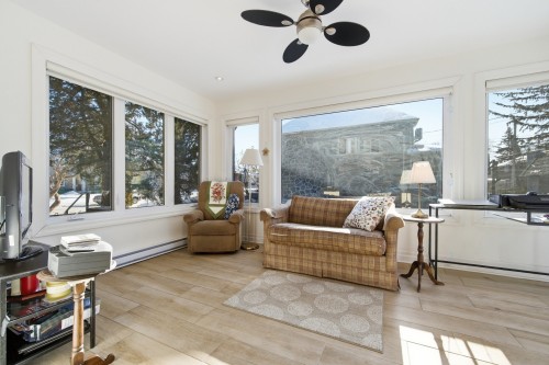 Salle familiale - 589 Av. Berwick, Mont-Royal, QC - Indoor Photo Showing Living Room