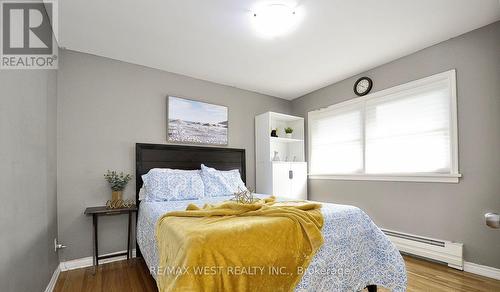 442 Highland Road E, Kitchener, ON - Indoor Photo Showing Bedroom