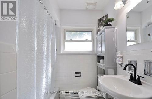 442 Highland Road E, Kitchener, ON - Indoor Photo Showing Bathroom