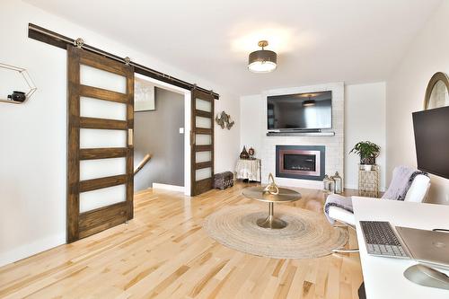 Bureau - 9 Rue Cloutier, Saint-Constant, QC - Indoor With Fireplace