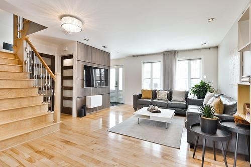 Salon - 9 Rue Cloutier, Saint-Constant, QC - Indoor Photo Showing Living Room