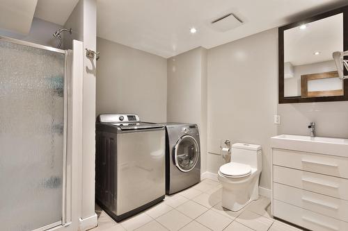 Salle de bains - 9 Rue Cloutier, Saint-Constant, QC - Indoor Photo Showing Laundry Room