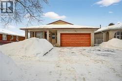 49 CENTURY HILL Drive  Kitchener, ON N2E 2E3