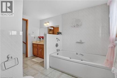 49 Century Hill Drive, Kitchener, ON - Indoor Photo Showing Bathroom