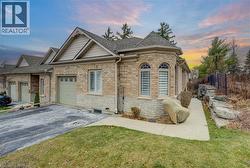 10 COBBLESTONE Drive Unit# 13  Paris, ON N3L 4G8