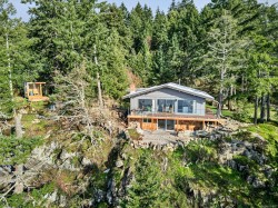285 Mountain Park Dr  Salt Spring, BC V8K 1G3