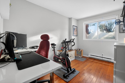 Bedroom - 12-500 Rue Ste-Hélène, Longueuil (Le Vieux-Longueuil), QC - Indoor Photo Showing Gym Room
