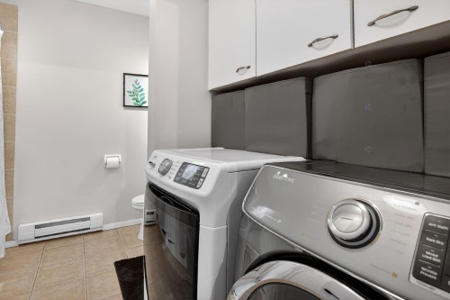 Bathroom - 12-500 Rue Ste-Hélène, Longueuil (Le Vieux-Longueuil), QC - Indoor Photo Showing Laundry Room